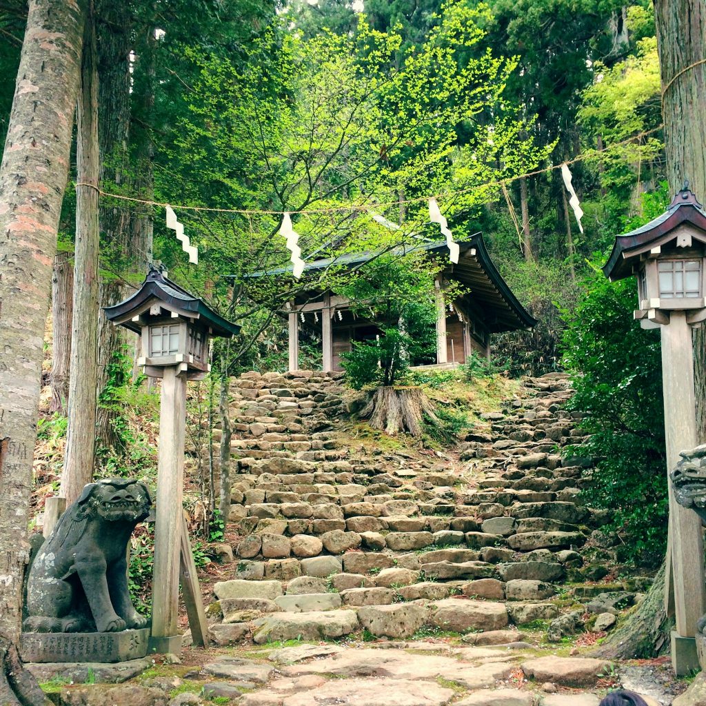 男鹿の真山神社