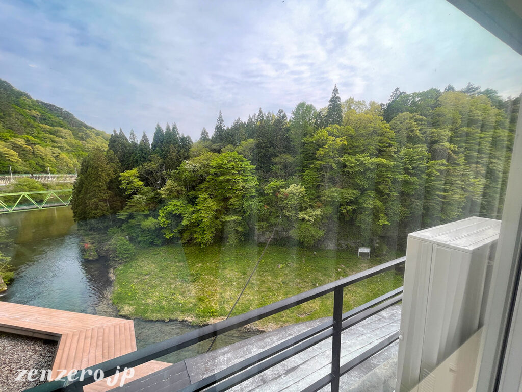 渓流ナチュラルツインタイプの窓からの景色